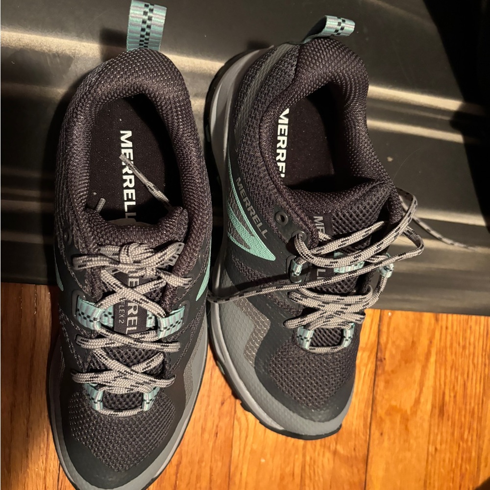 Merrell hiking shoes size 6